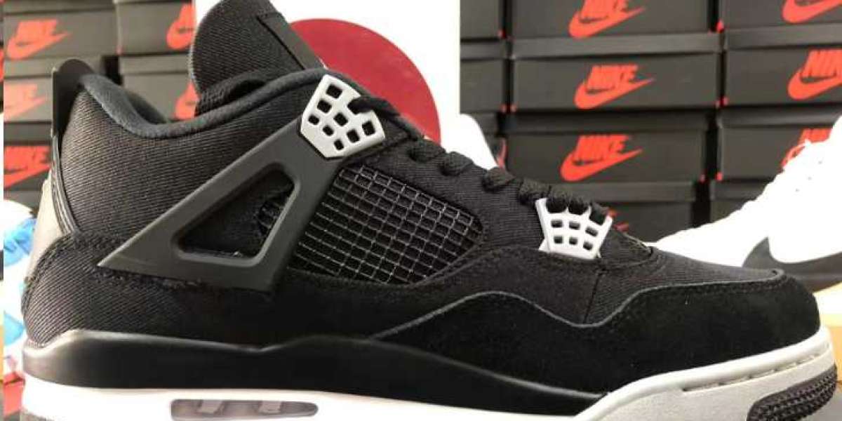 POWER OF STYLE: AIR JORDAN 4 RETRO SE BLACK CANVAS